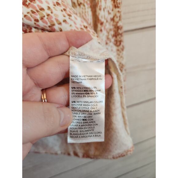 Chico's Women's Pink Snakeskin Print Mock Neck Keyhole Long Sleeve Blouse Size M - Picture 4 of 6